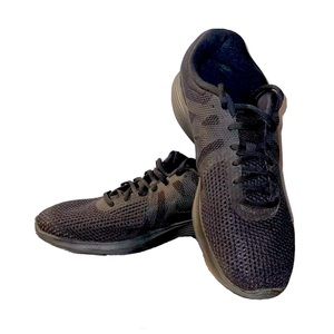 Nike Revolution 4 Triple Black Men’s Size 10